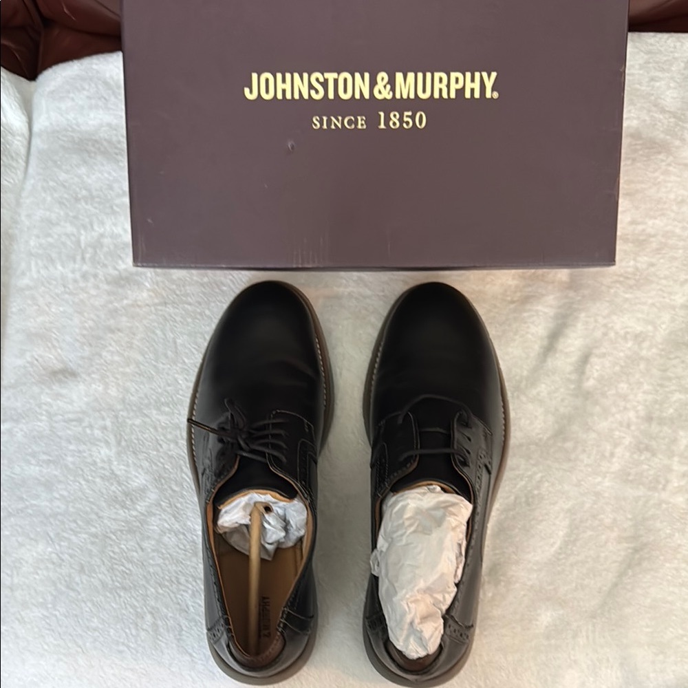 Johnston & Murphy Boys black Dress Shoes sz 7  NIB never worn